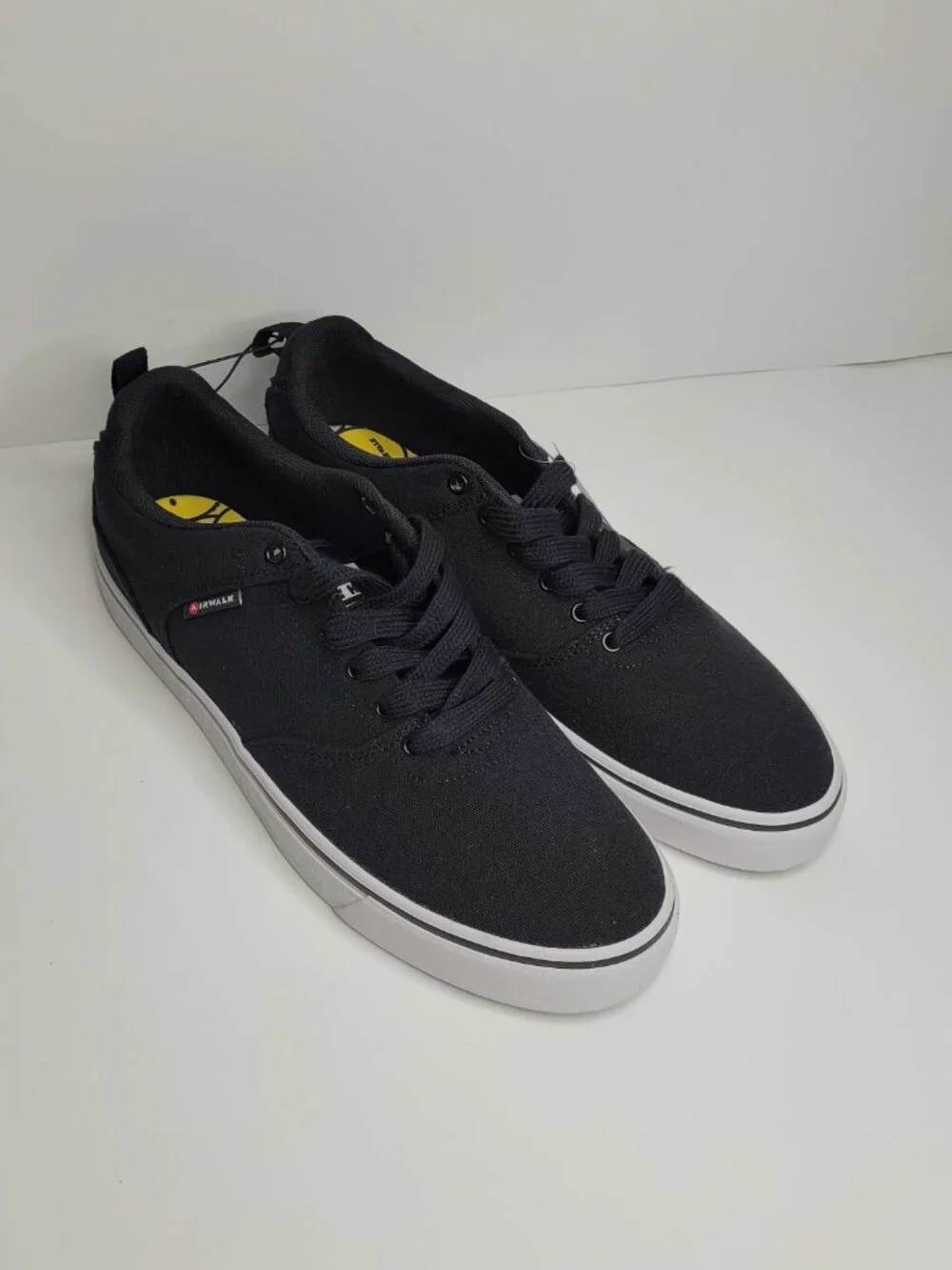 Airwalk men's black canvas casual skate lace up shoes size 11 NWT
